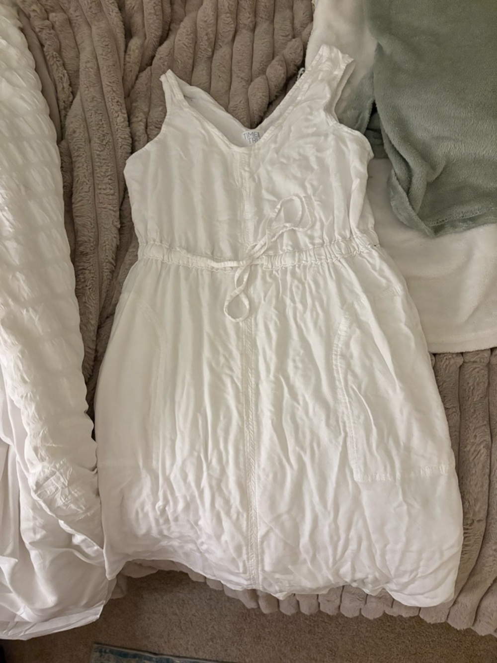 Time and Tru White Sleeveless Tie-Waist Casual Dress